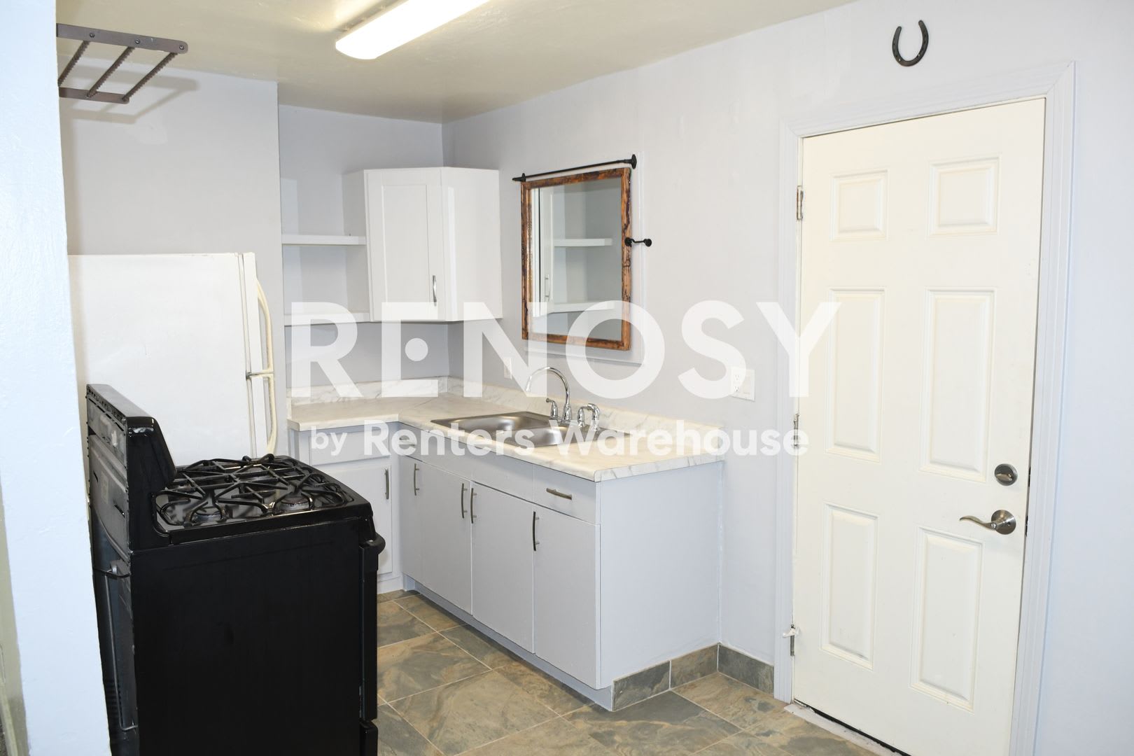 Ideal 1 Br 1 Ba Single Family Home Near 24th St and Washington in Phoenix – photo 1