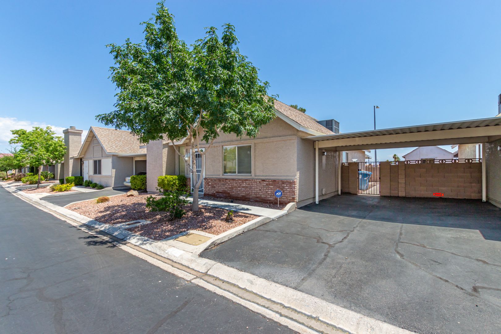 Single Story Home In The Heart Of Summerlin – photo 3