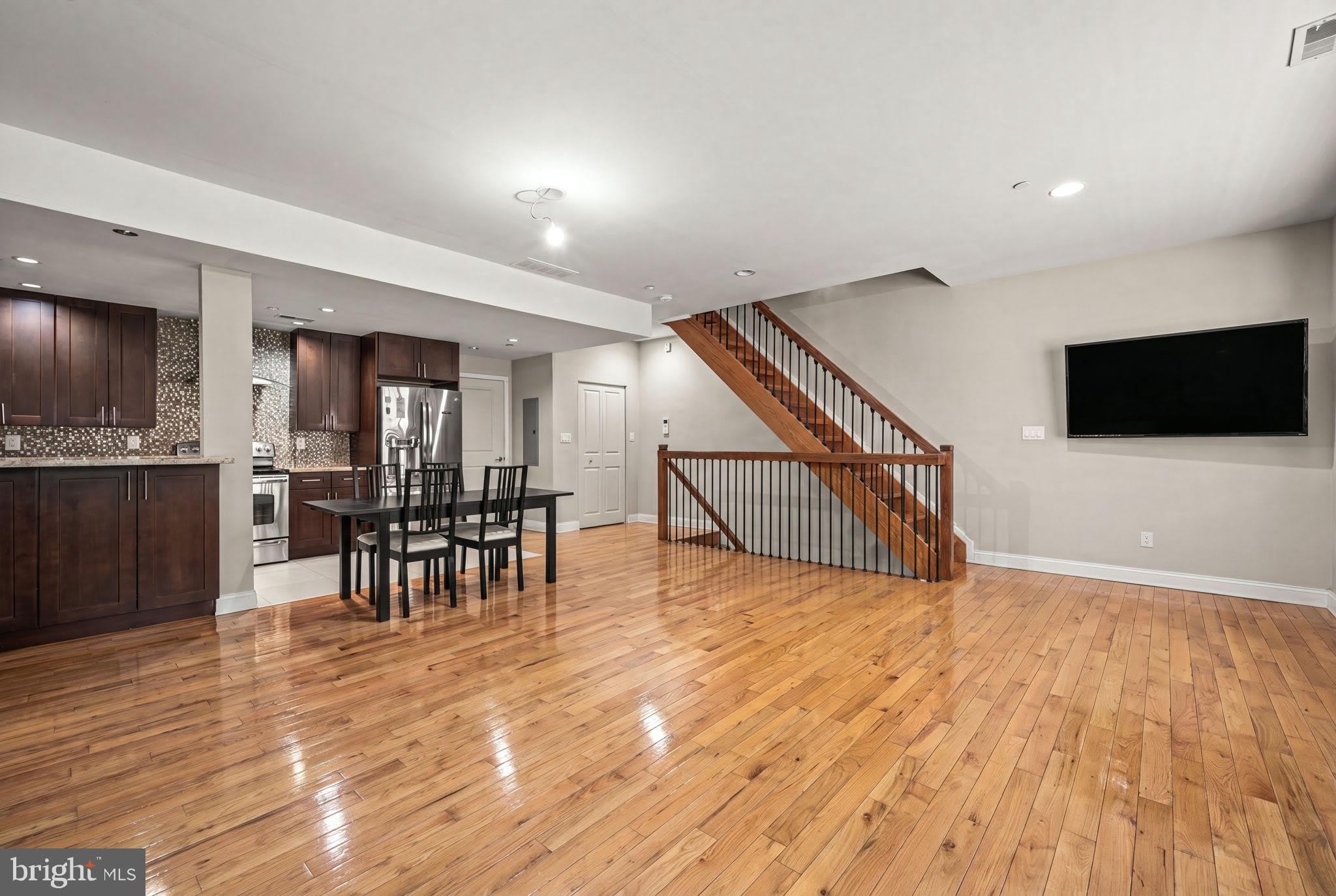 1743 CAMBRIDGE Street – photo 5