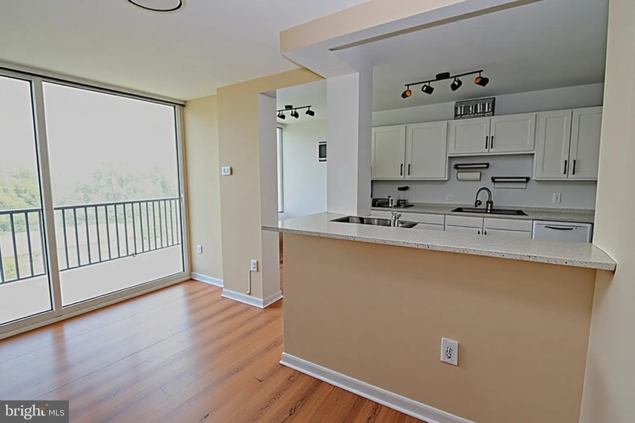 3333 UNIVERSITY Boulevard W – photo 5
