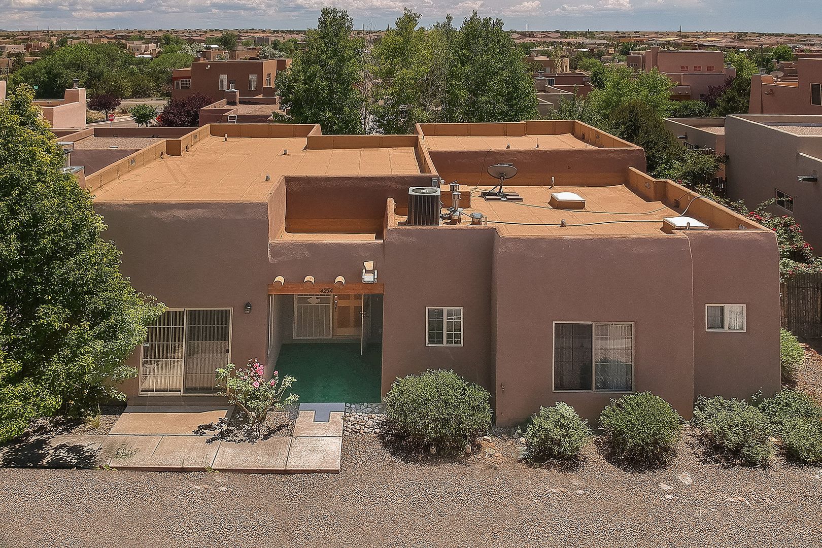 Single Level 3 Bedroom 2.5 Bath home in Desirable neighborhood Available Now! – photo 1