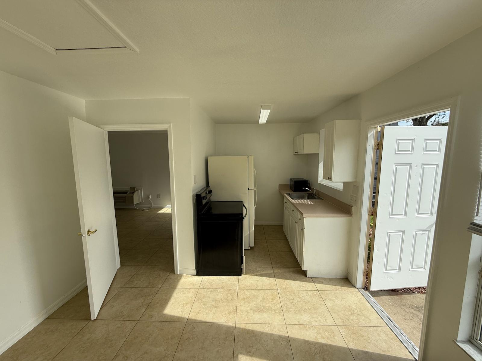 316 Mango Drive B – photo 2