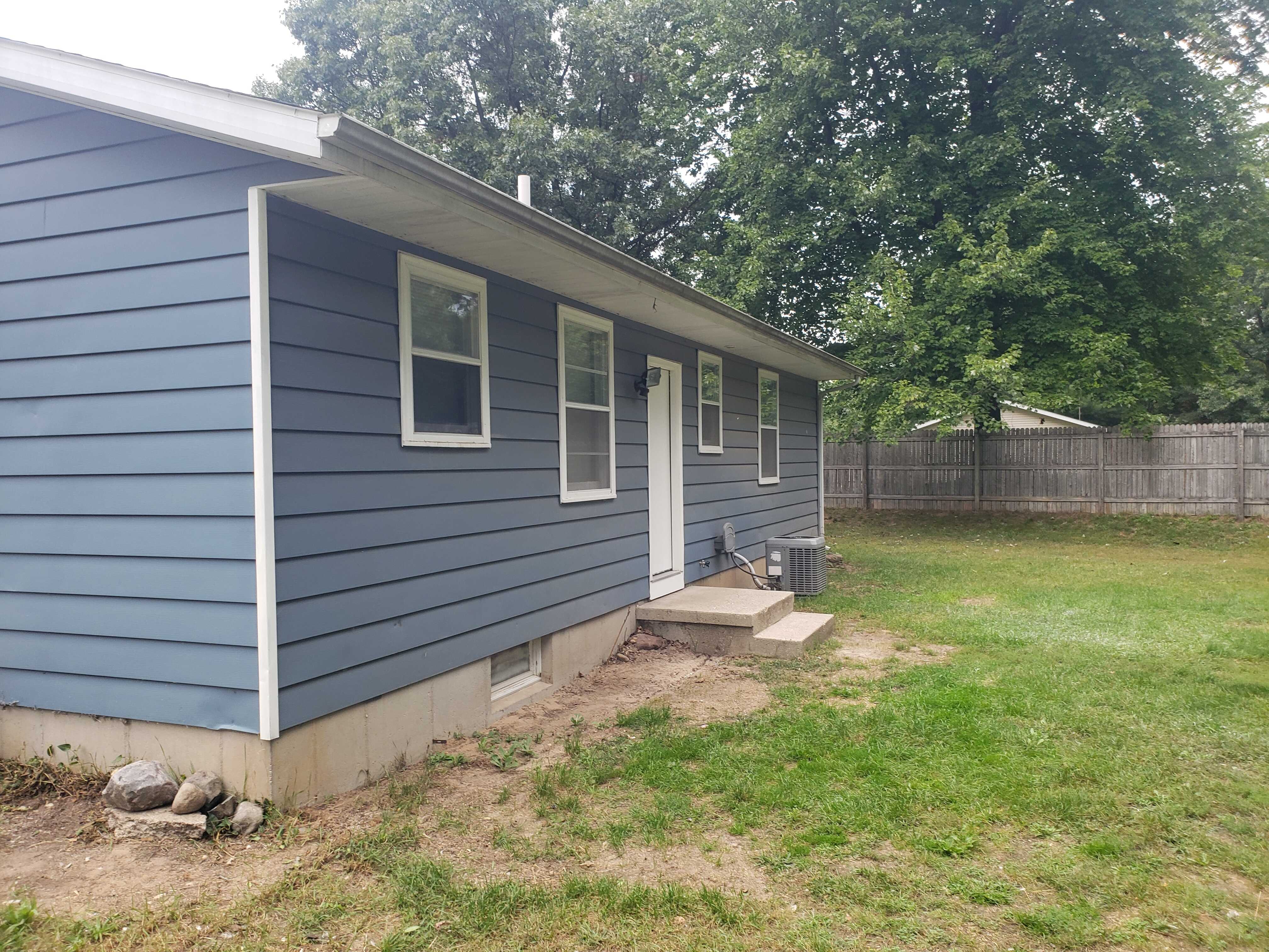 12066 North Division Avenue – photo 2