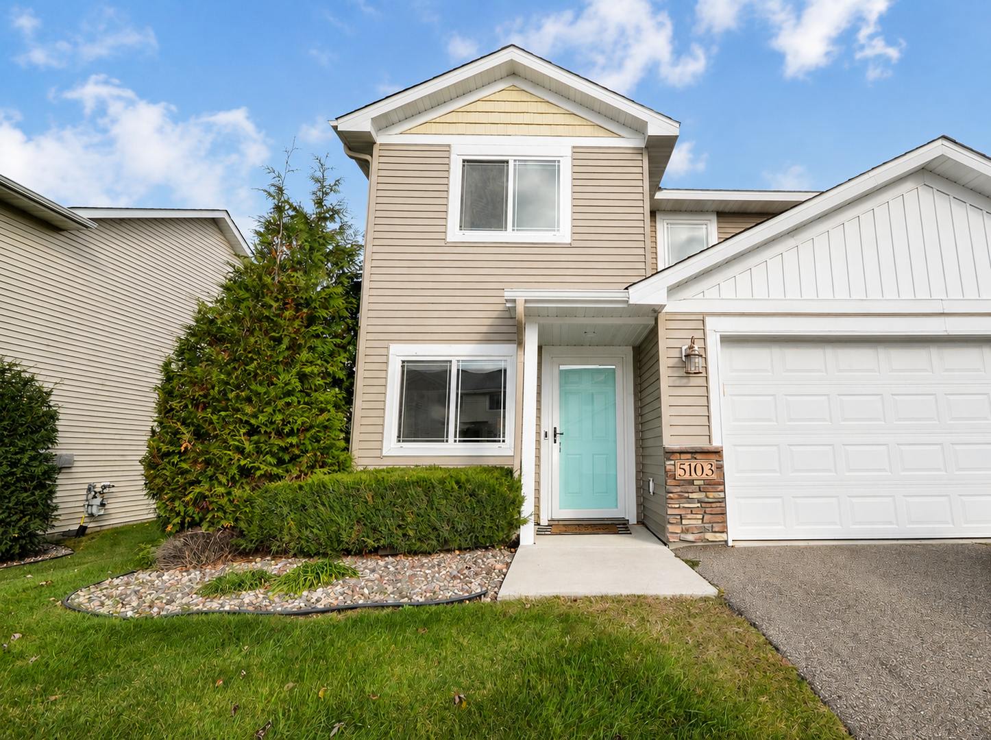 Modern Townhome in a Convenient NW Location – photo 1