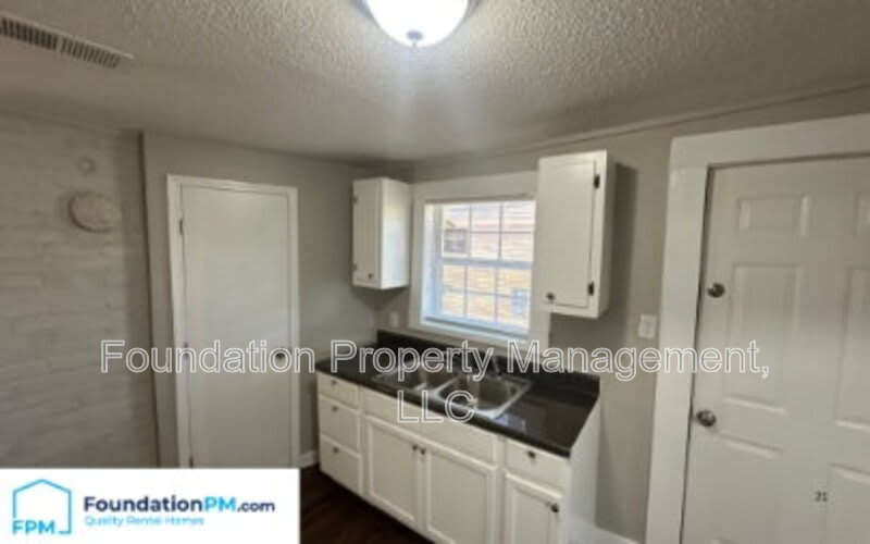 1596 Barton Street – photo 3