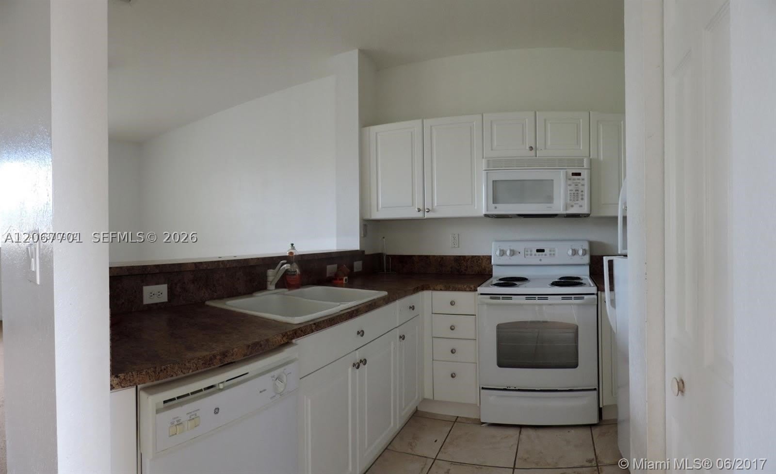 1395 NE 33rd Ave – photo 5