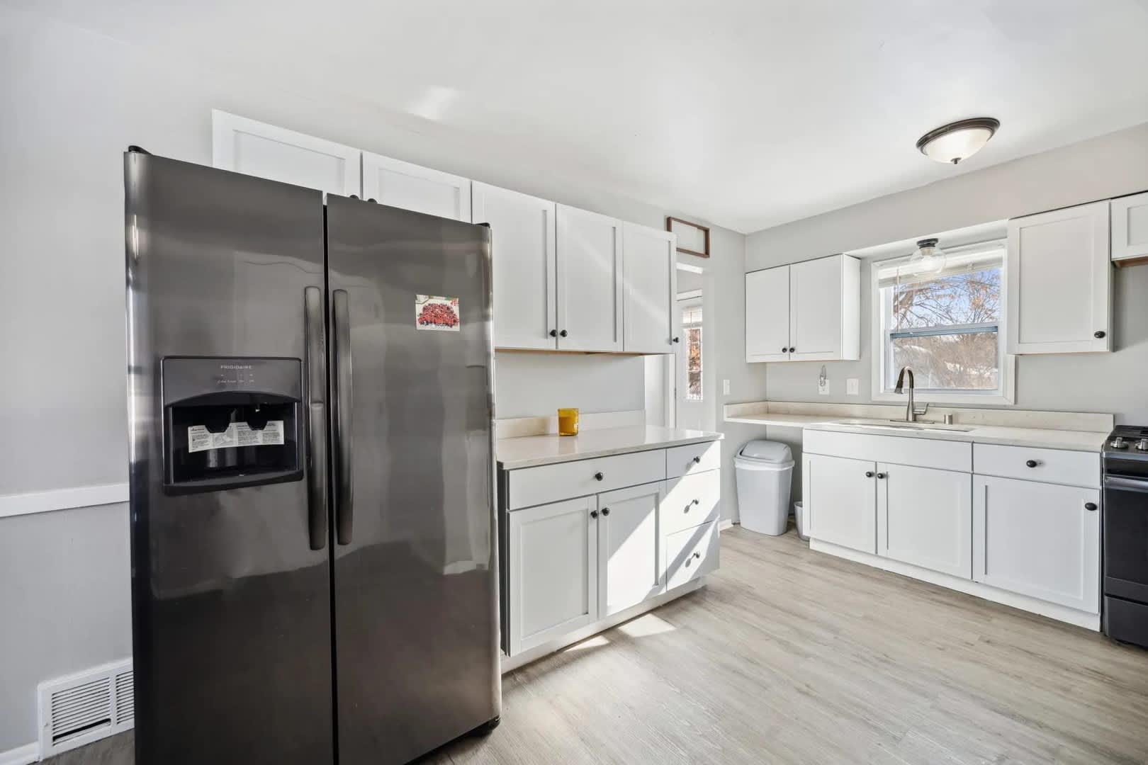 Updated 4 Bed Blaine Home W/ Finished Basement, Large Yard, & Attached Garage – photo 2