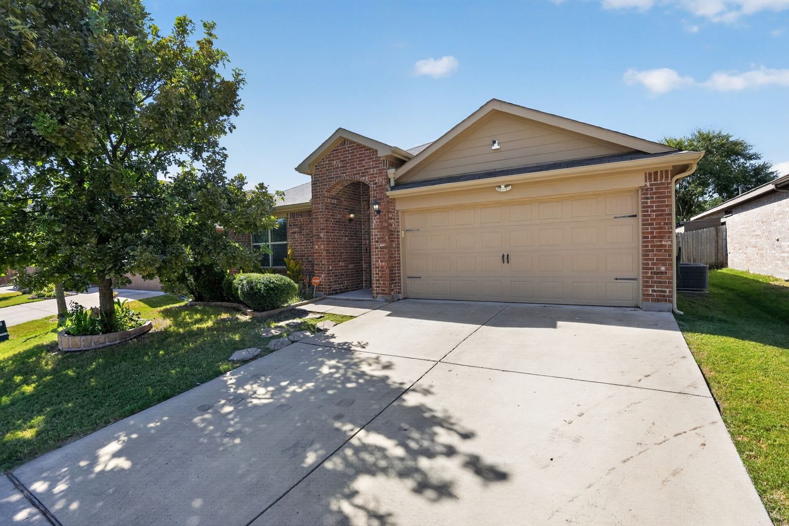 Charming 4BR House in Azle – photo 2