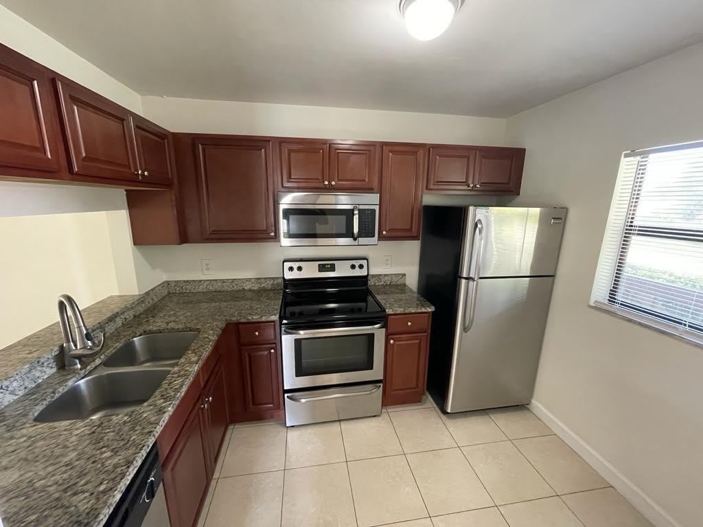 6844 PALMETTO Circle S – photo 5
