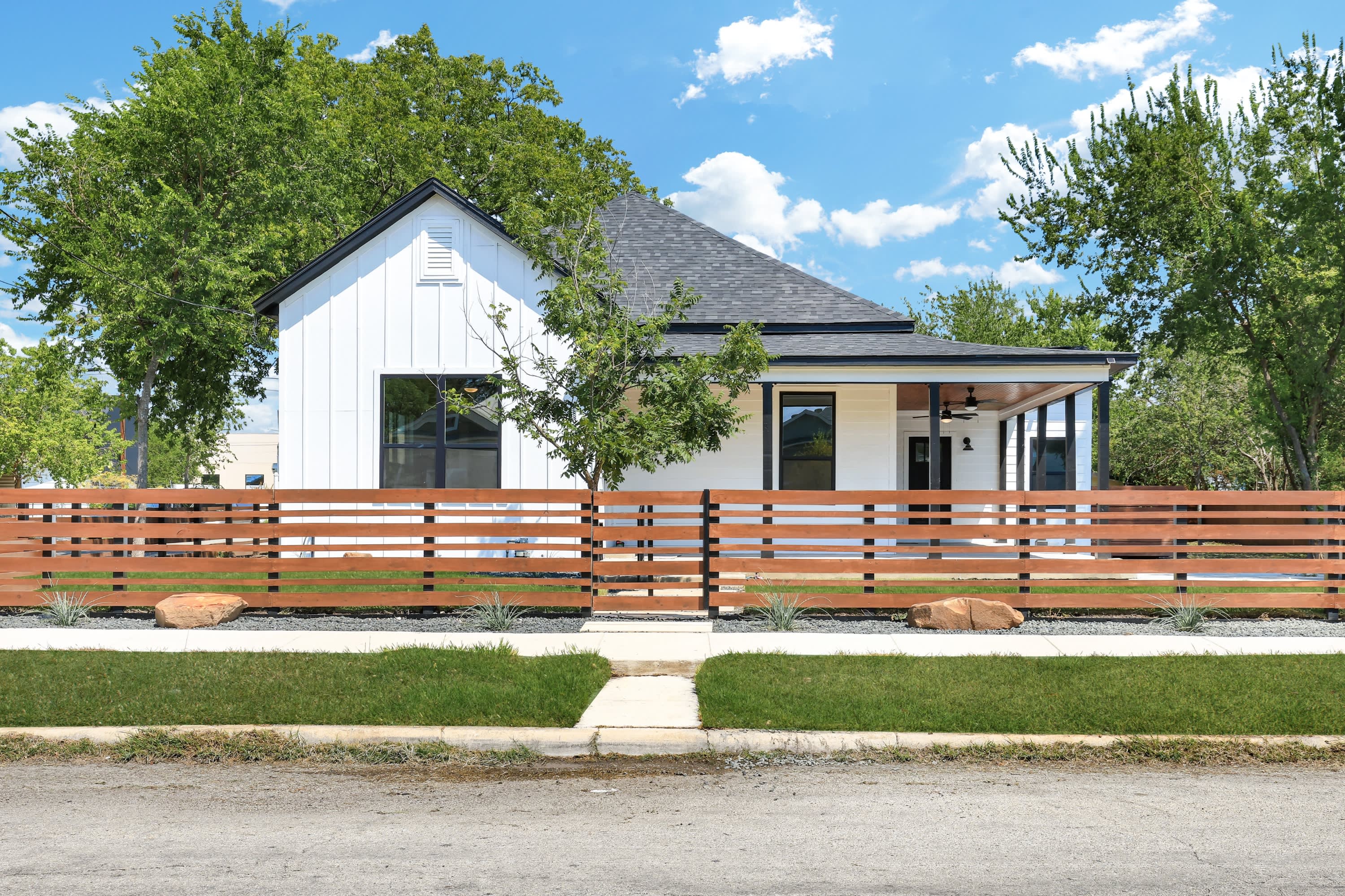 2425 Monterey Street – photo 2