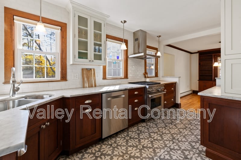 61 Woodlawn Avenue – photo 2