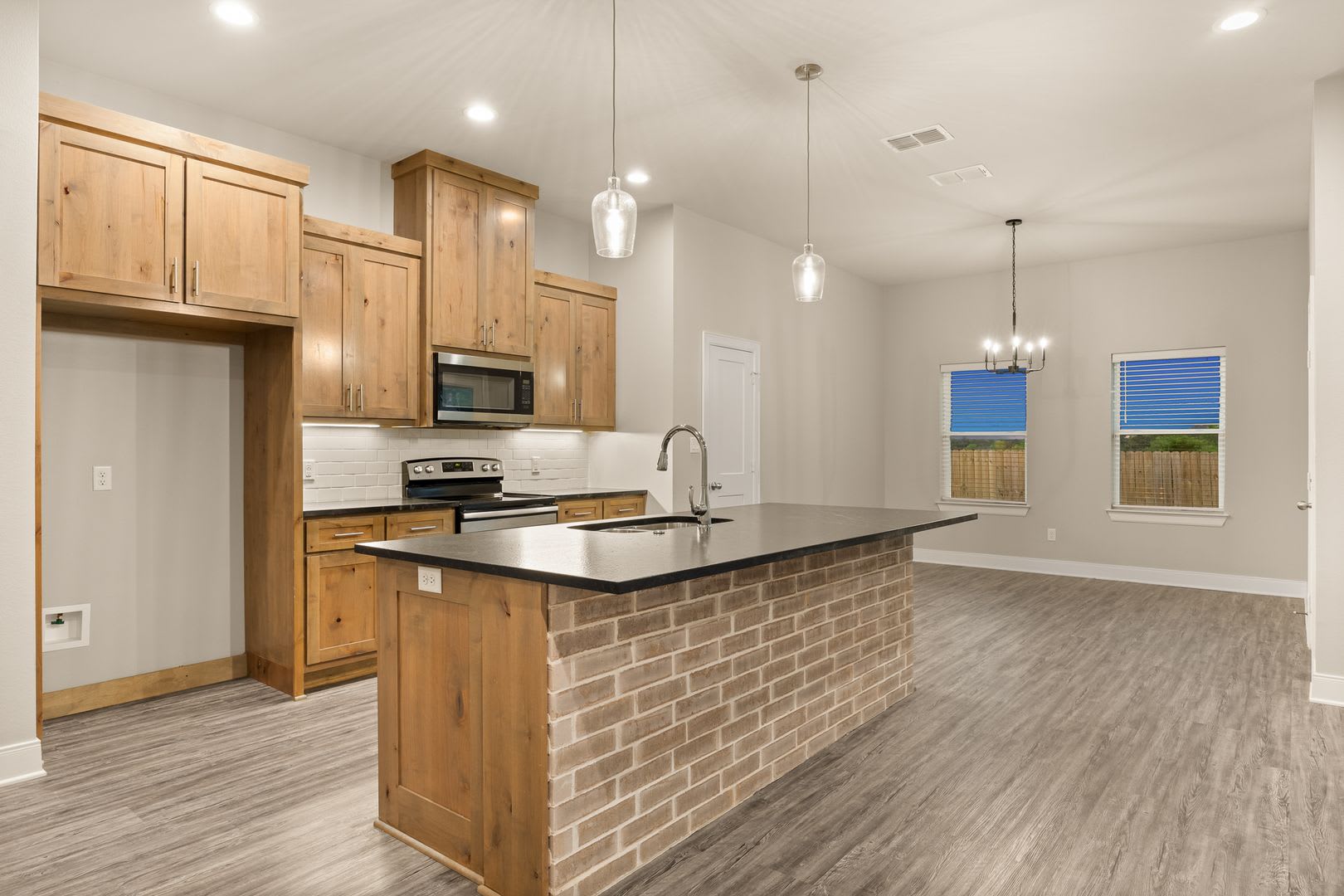 Gorgeous 4 bedroom in south Tyler – photo 2