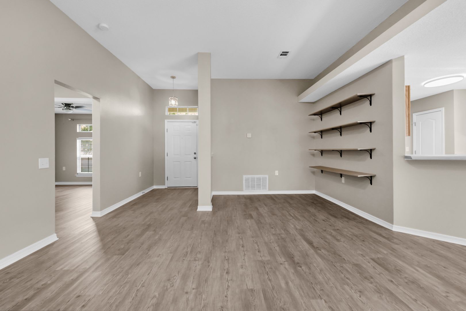 Charming 3-Bedroom Home in a Great Neighborhood with Pool & Park Access! – photo 2