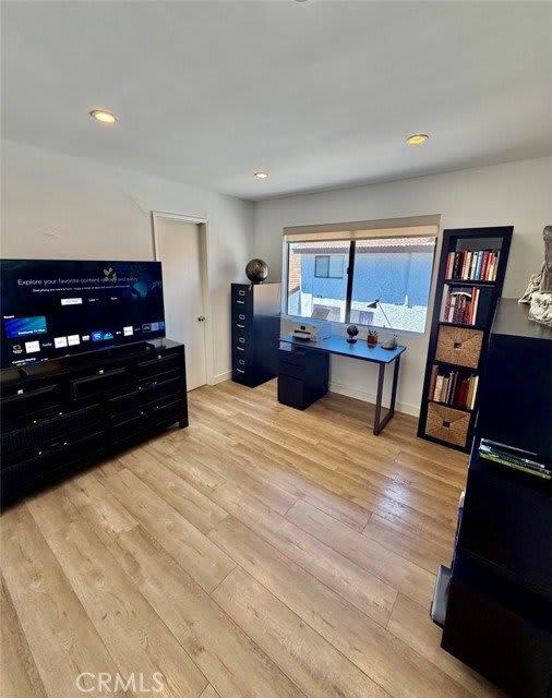 21545 Erwin Street – photo 4