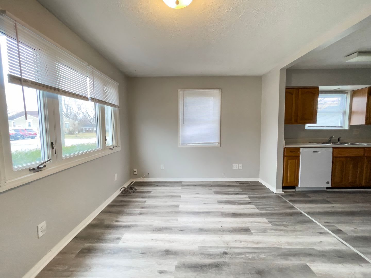 Coming Soon! For Rent: 1623 E 20th St. Cozy 1 Bedroom Home! W/D Hookups! Pet Friendly! – photo 2