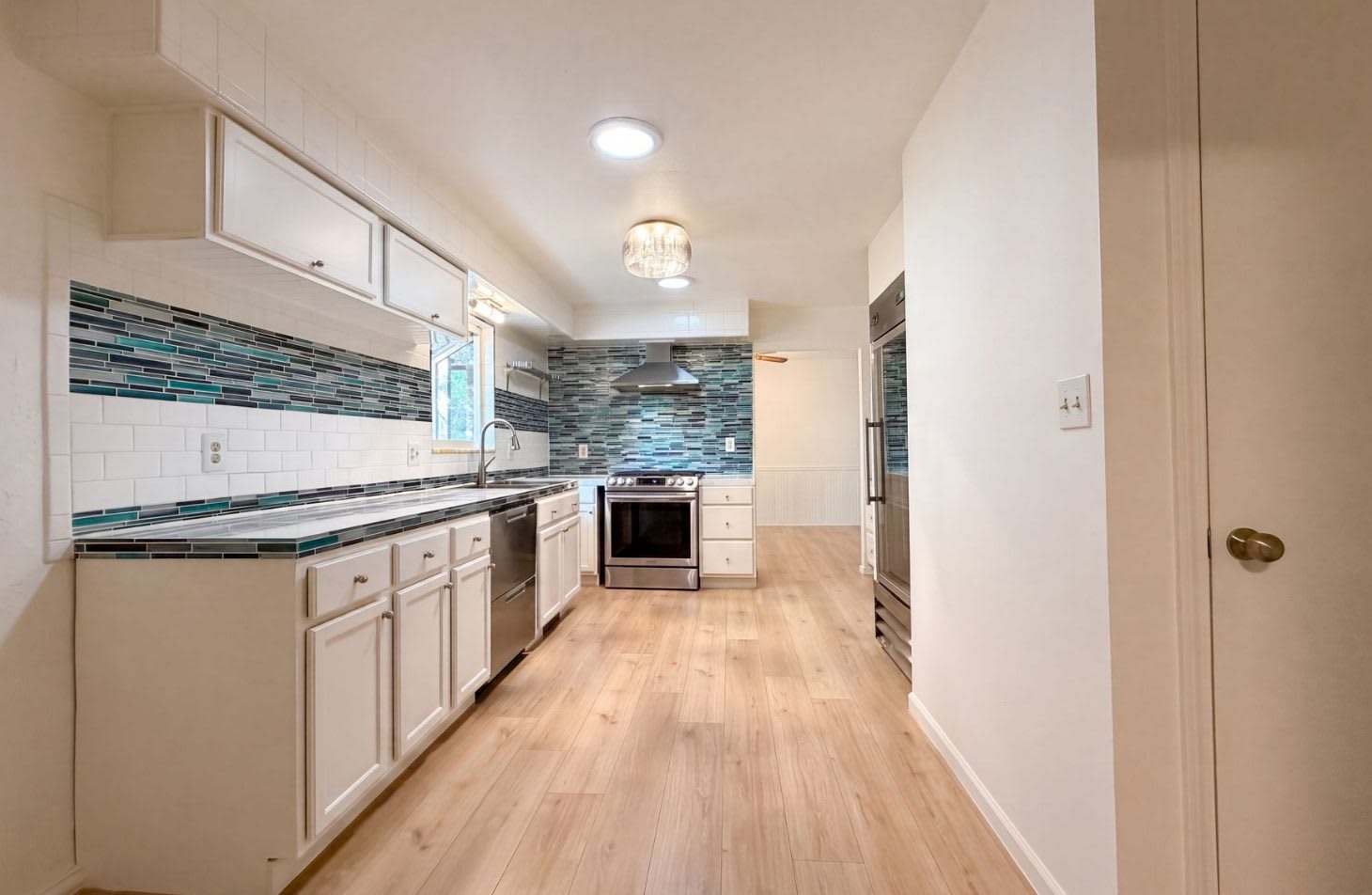 1307 Redwood Dr – photo 2