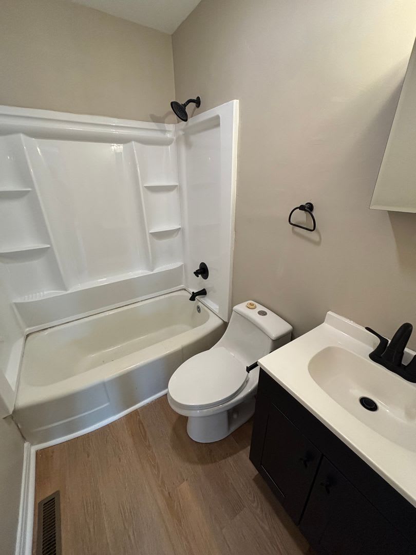 2 Bed 1 Bath House in Fort Hill – photo 4