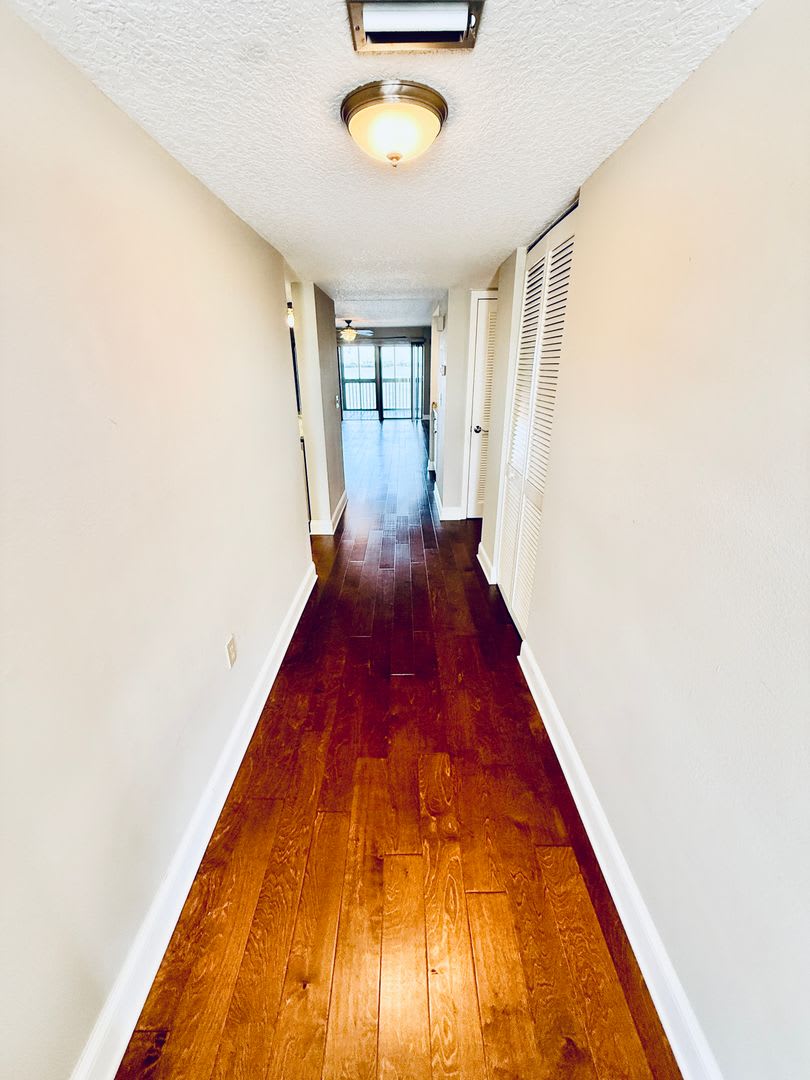 BEAUTIFULLY UPDATED RIVERFRONT CONDO WITH SPECTACULAR ROCKET LAUNCH VIEWS – photo 5