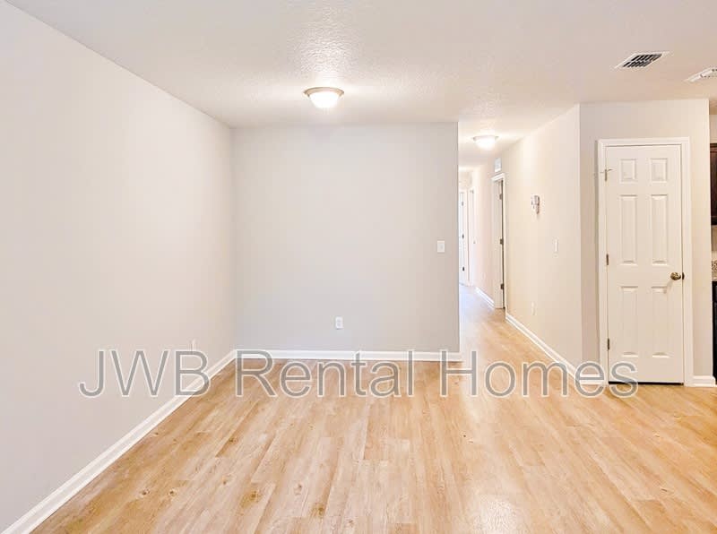 3079 Armstrong St – photo 4