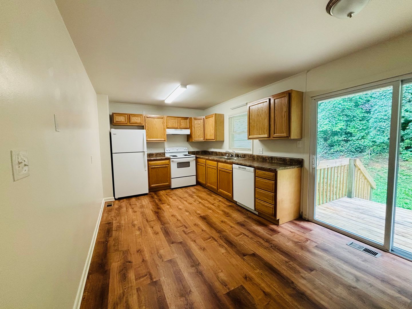 3 Bedroom 1.5 Bath Townhouse – photo 5