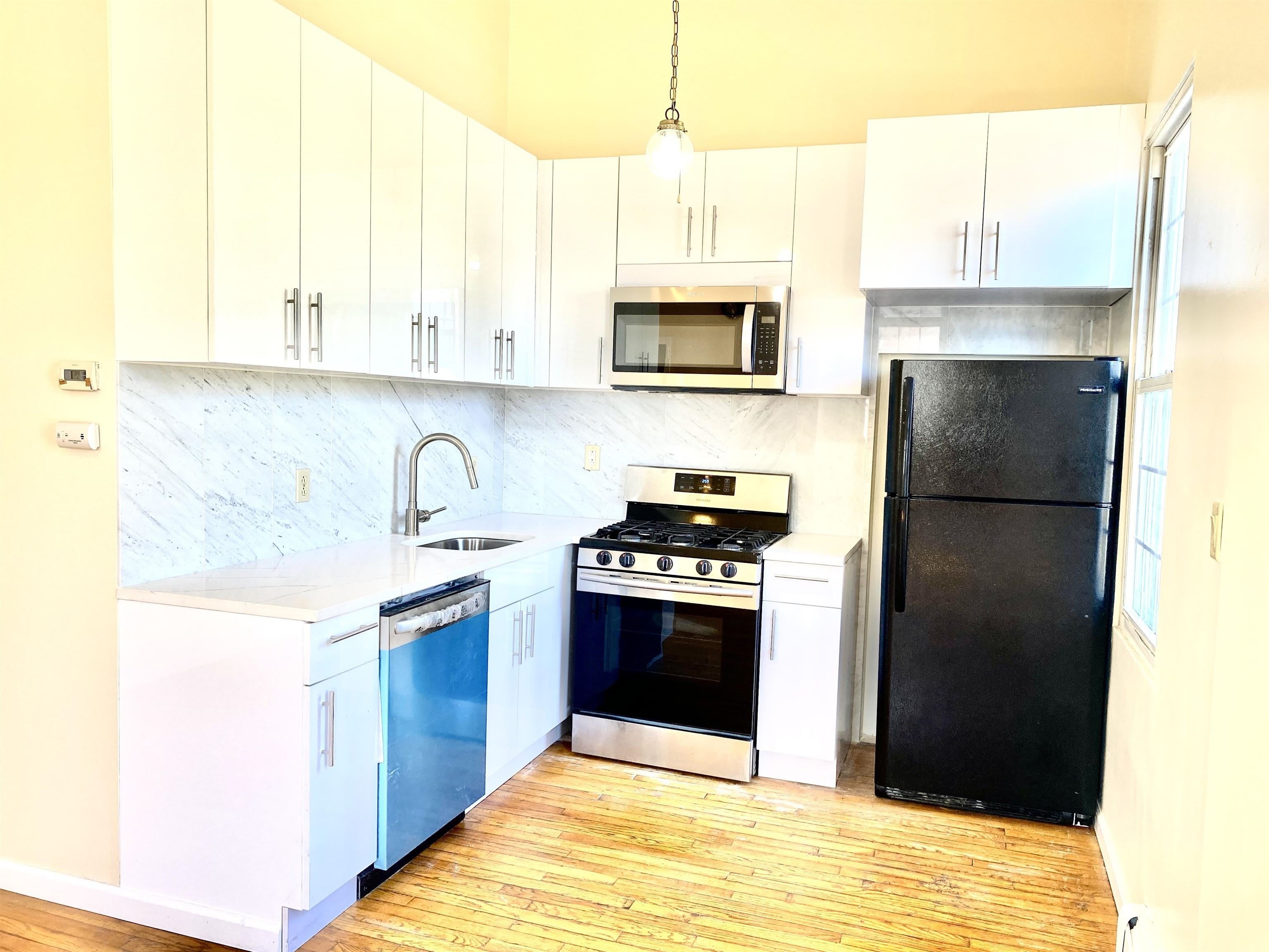 325 CENTRAL AVE – photo 2