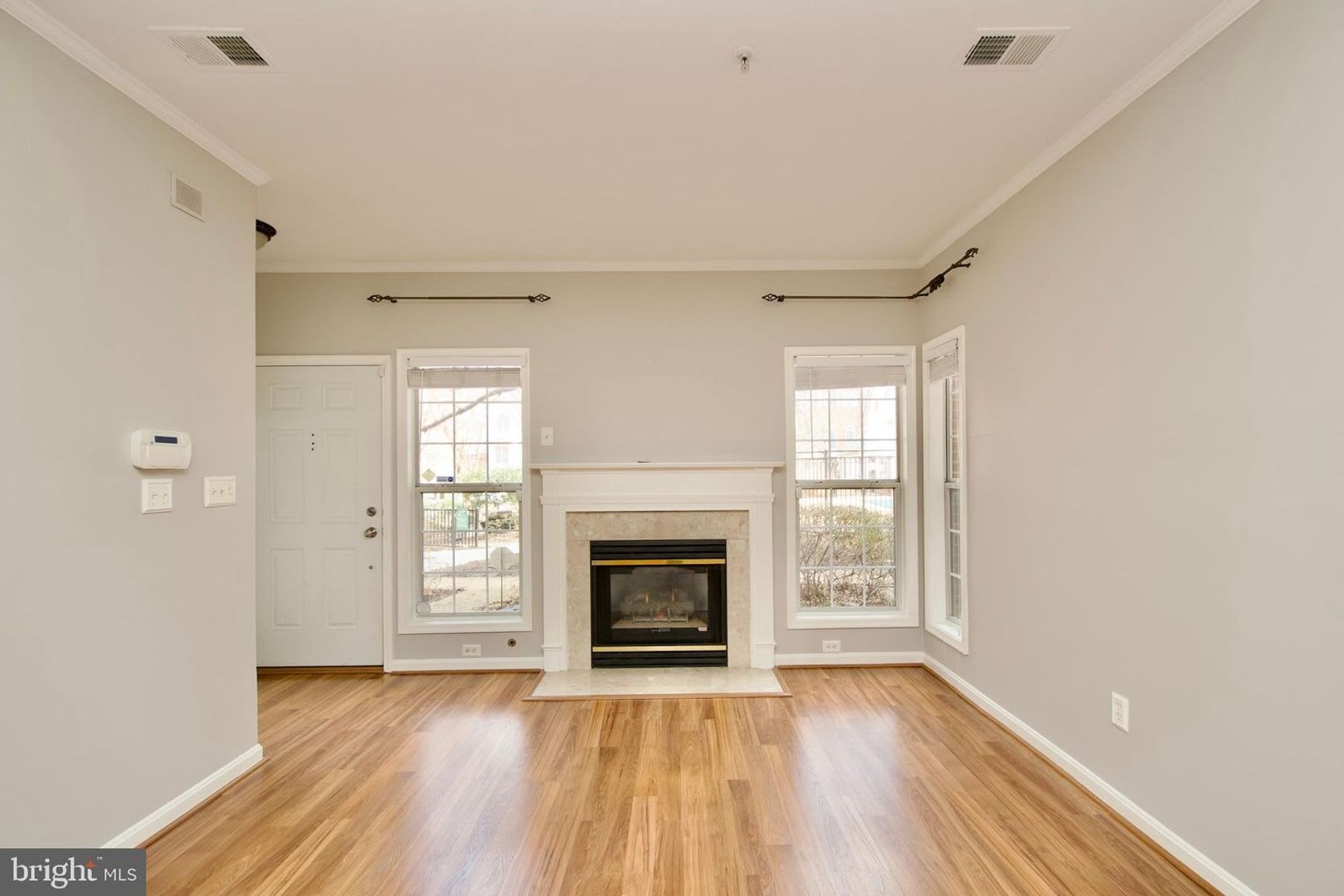 Charming & Pet-Friendly 1BR/1BA Condo in Alexandria’s Stonegate – photo 4