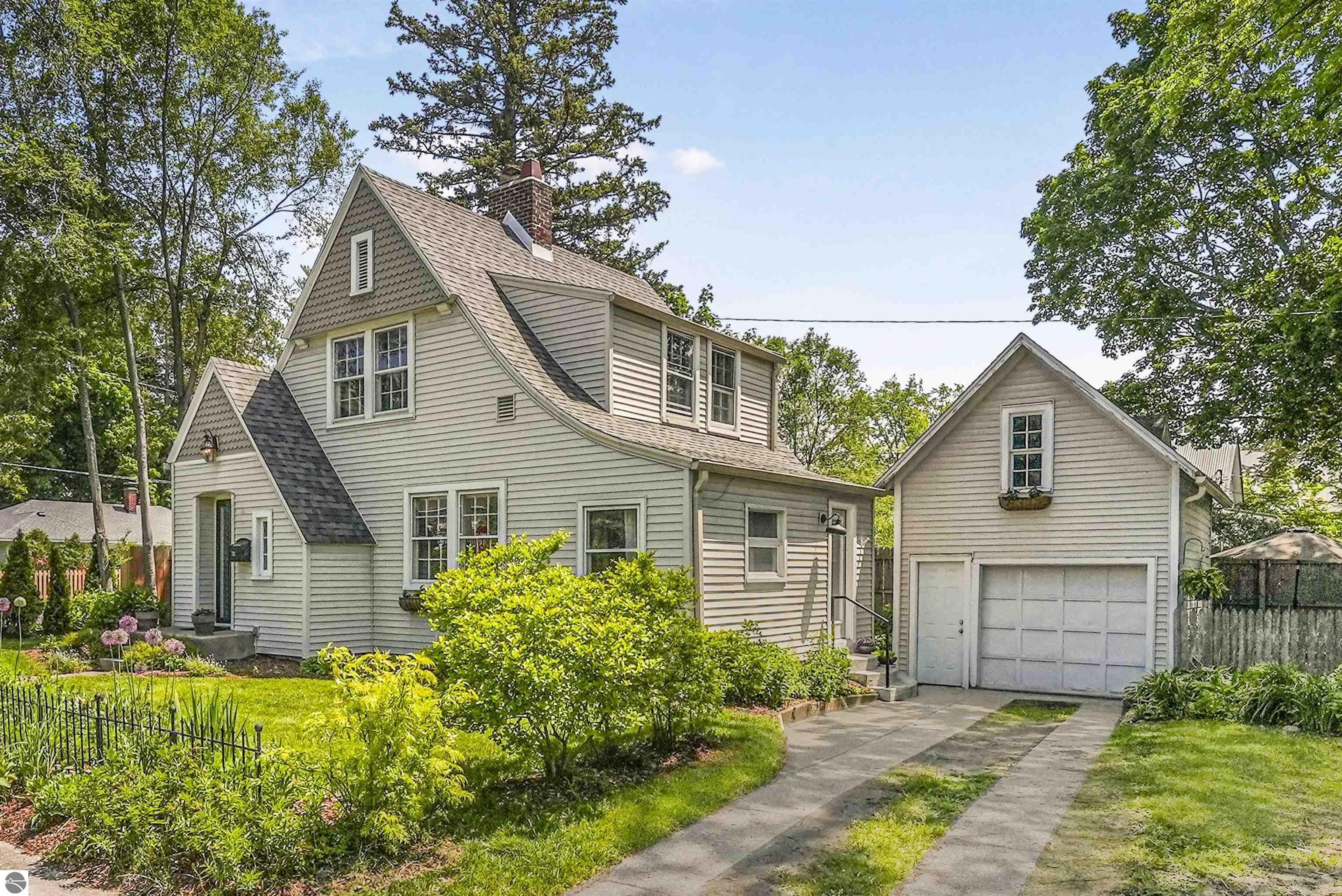 701 W Sixth Street – photo 1