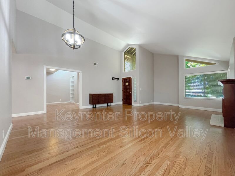 2261 Plummer Ave – photo 4