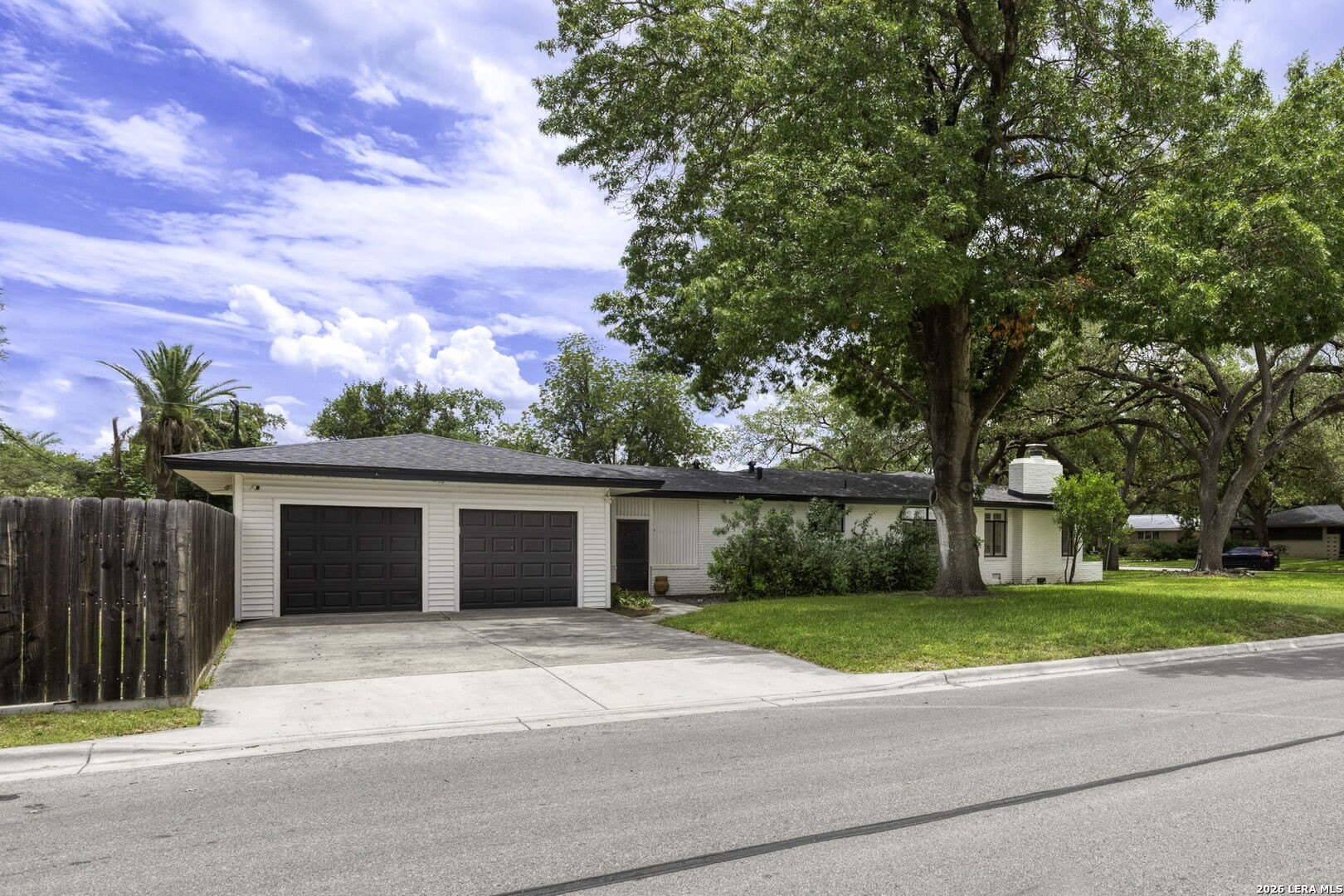 906 E CEDAR ST – photo 2