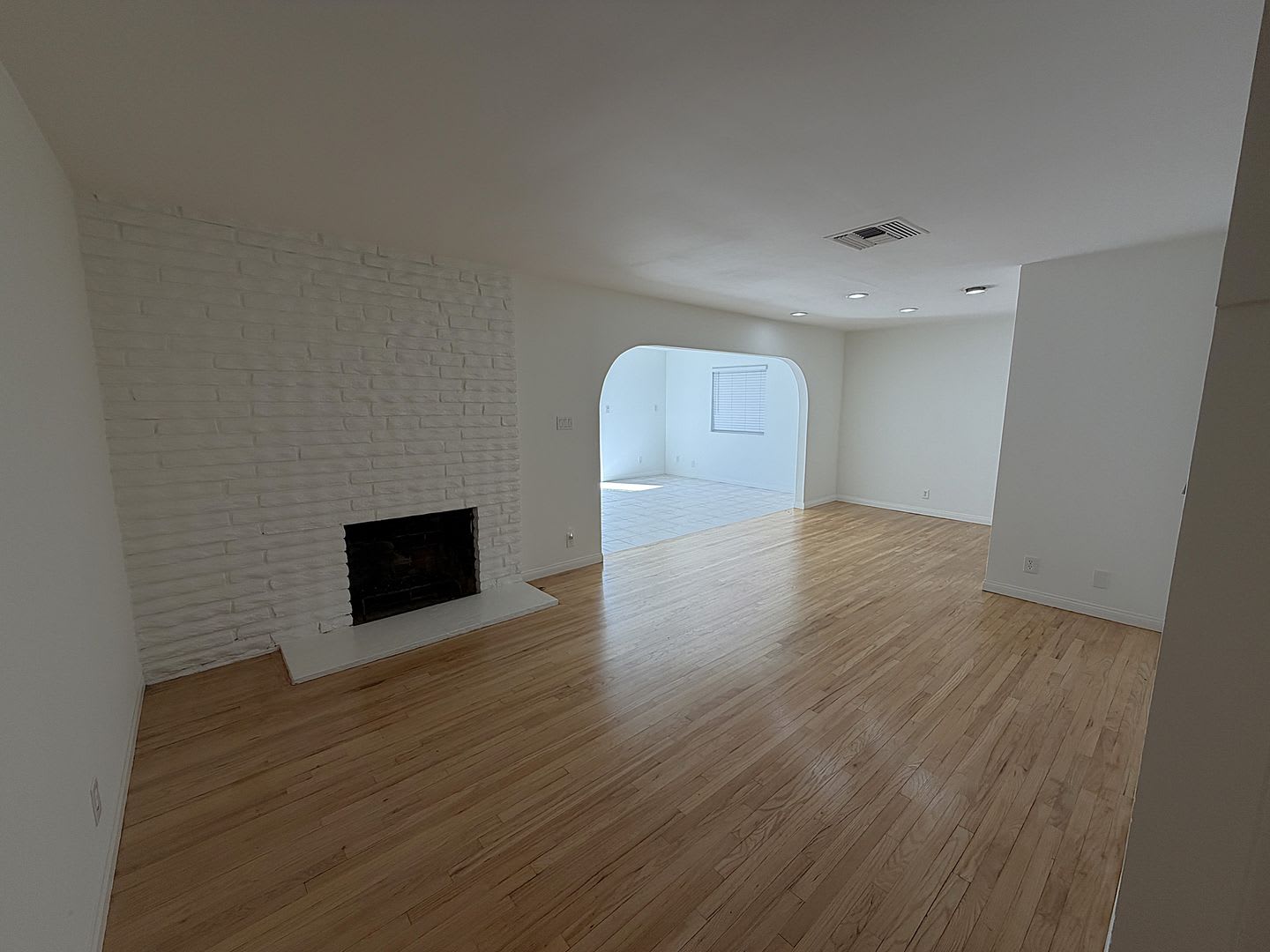 GORGEOUS 4BED/2BTH SINGLE FAMILY HOME IN QUIET AREA OF GRANADA HILLS – photo 2