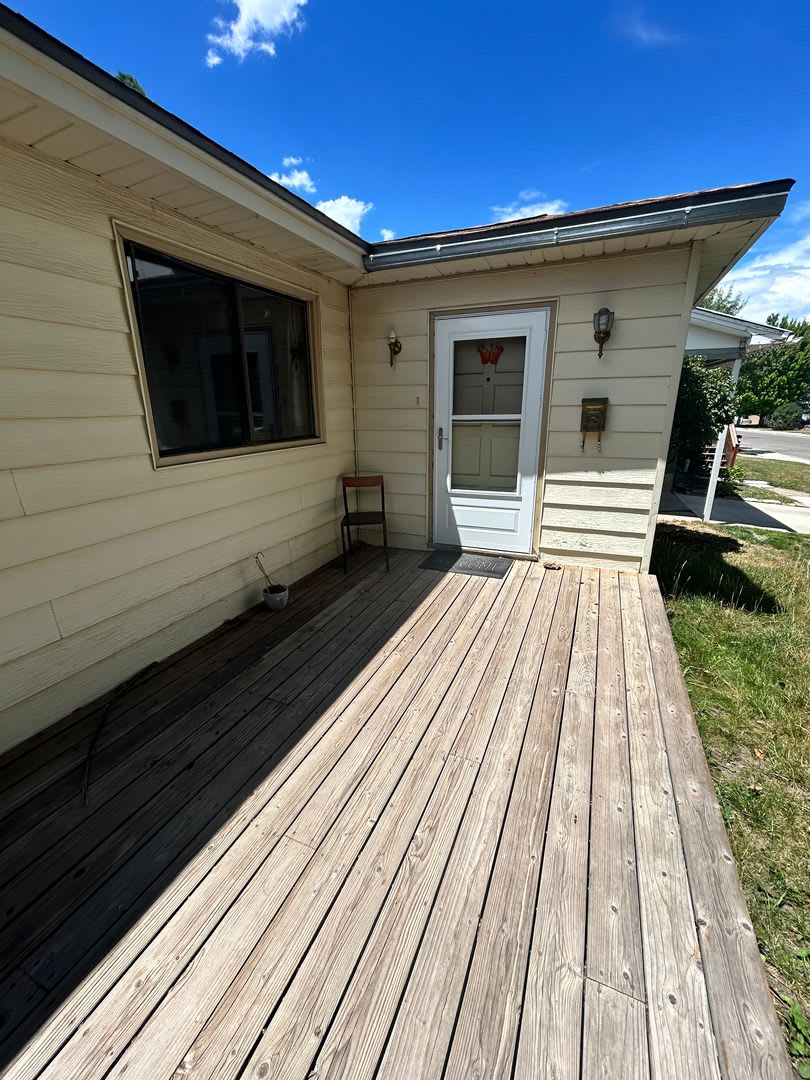 Three Bedroom House in Great Neighborhood! – photo 3