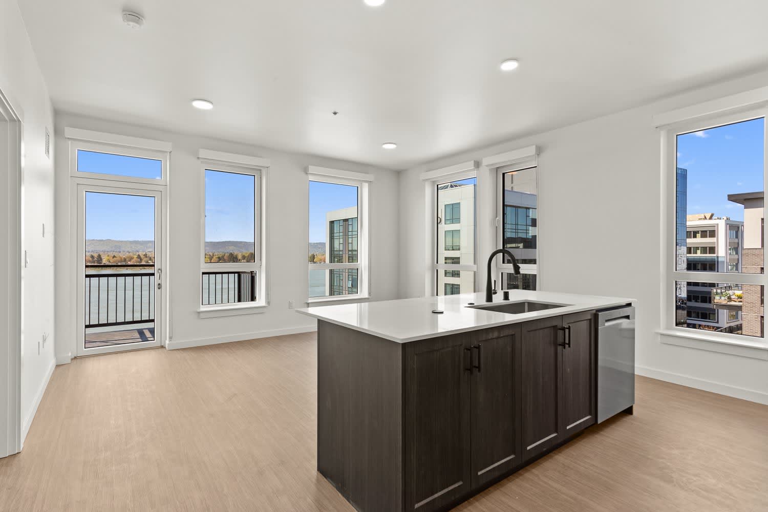 440 West – photo 4