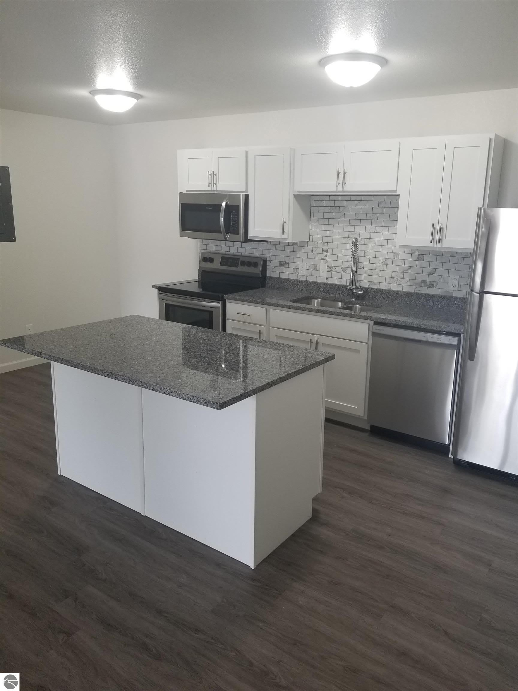 1002 W Broomfield Street – photo 2