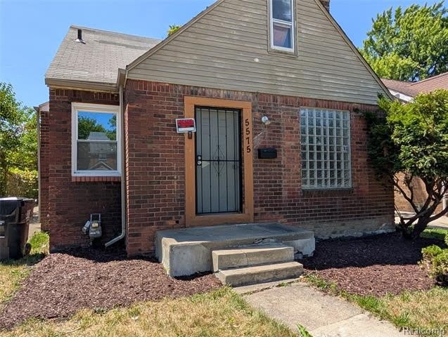 5575 Buckingham Avenue – photo 1