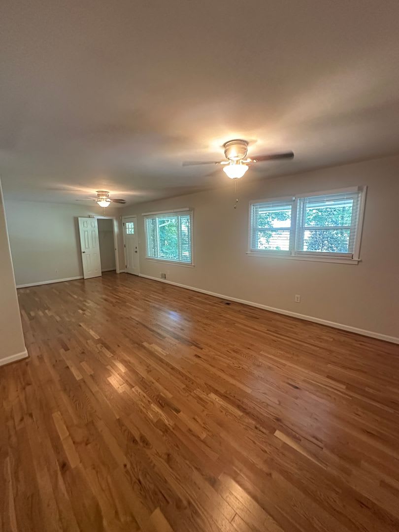 Wonderful 3 Bedroom 2 Bathroom Ranch Style Home! – photo 4