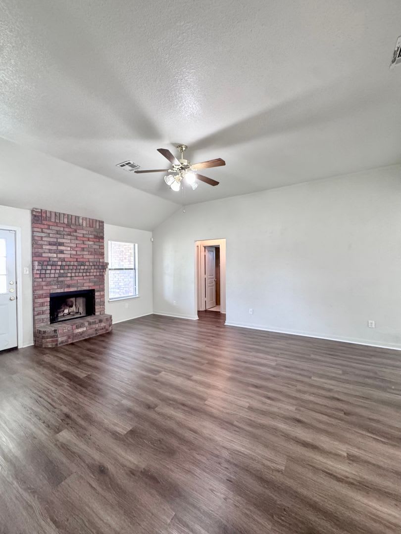 Inviting 3 Bedroom 2.25 Bath home in Hymesa Estates! – photo 3