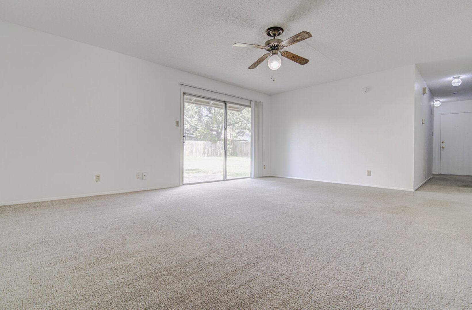 Charming 3 Bed / 2 Bath Home in a Prime Northwest Austin Location! – photo 5