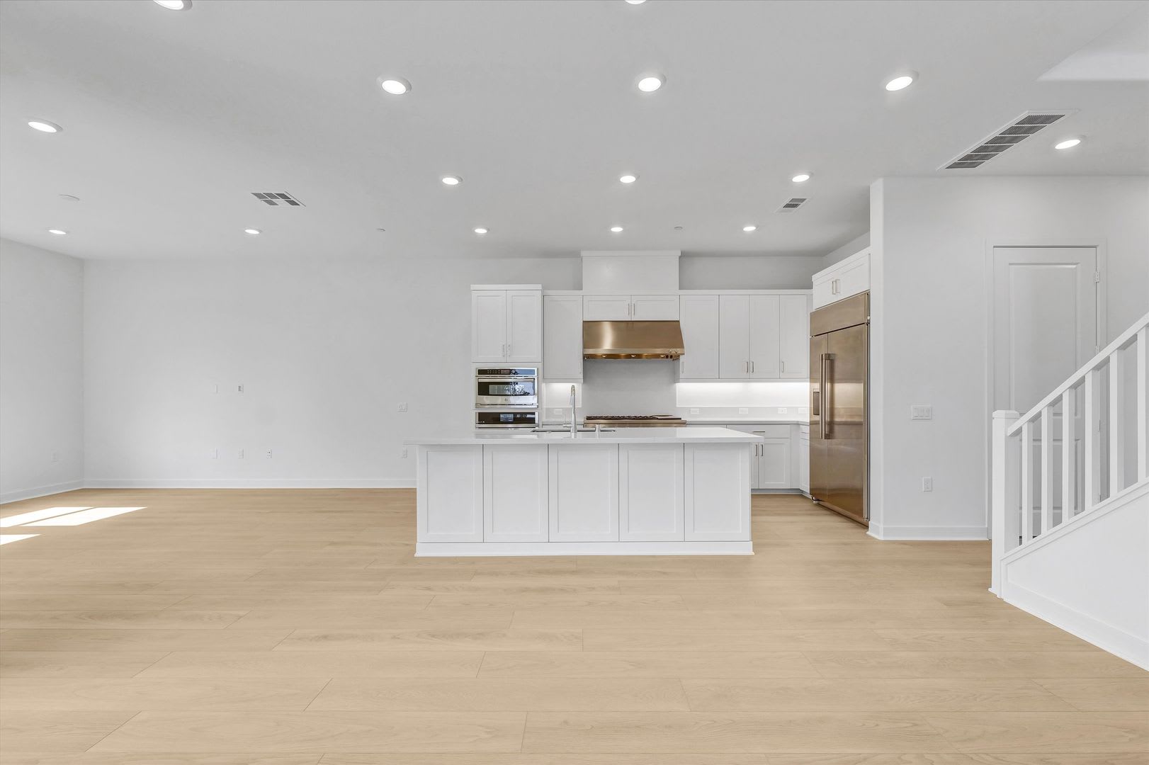 Modern Gated Townhome In Montebello 4Bd 4Ba Built 2024 – photo 4
