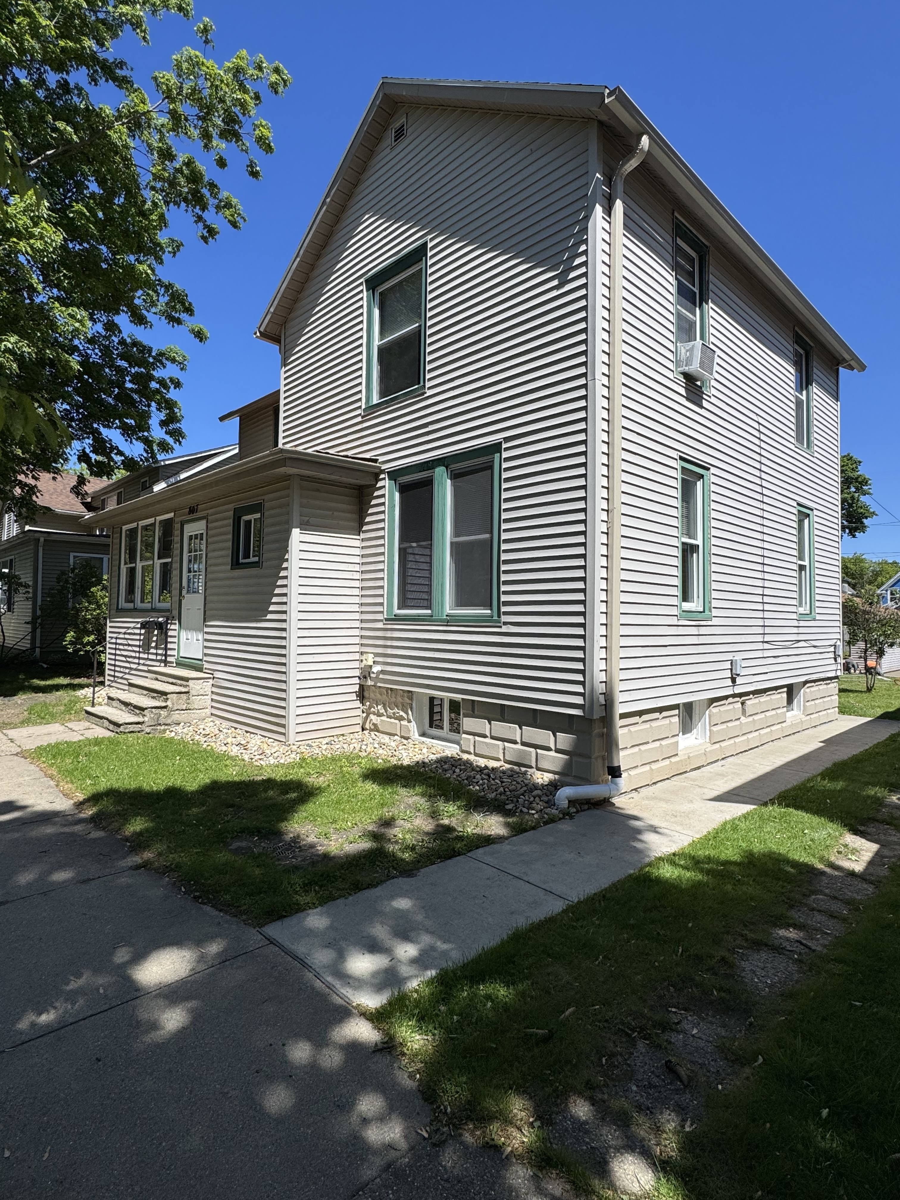 807 Court St – photo 2