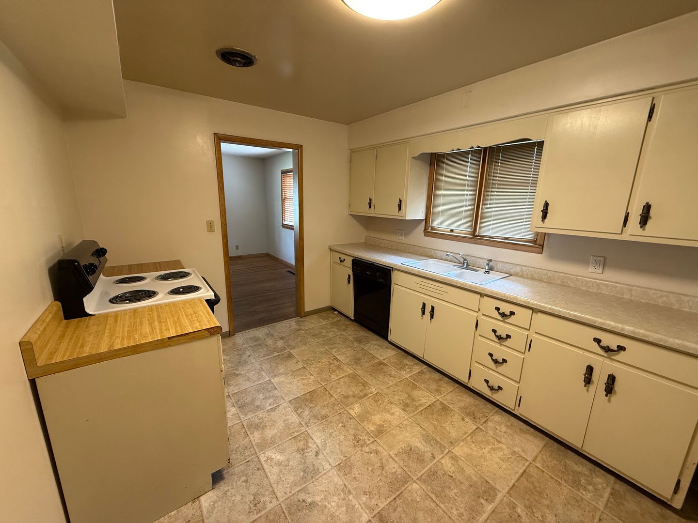 3 Bedroom House Close To Ross Ade And Mackey Waived Application Fees – photo 5