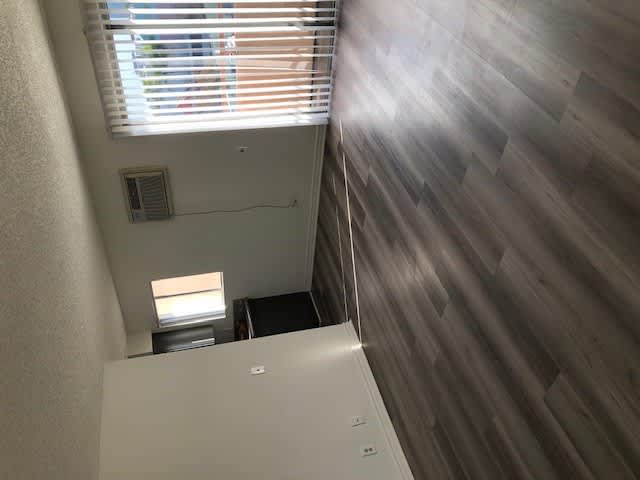1325 S Hoover St – photo 4