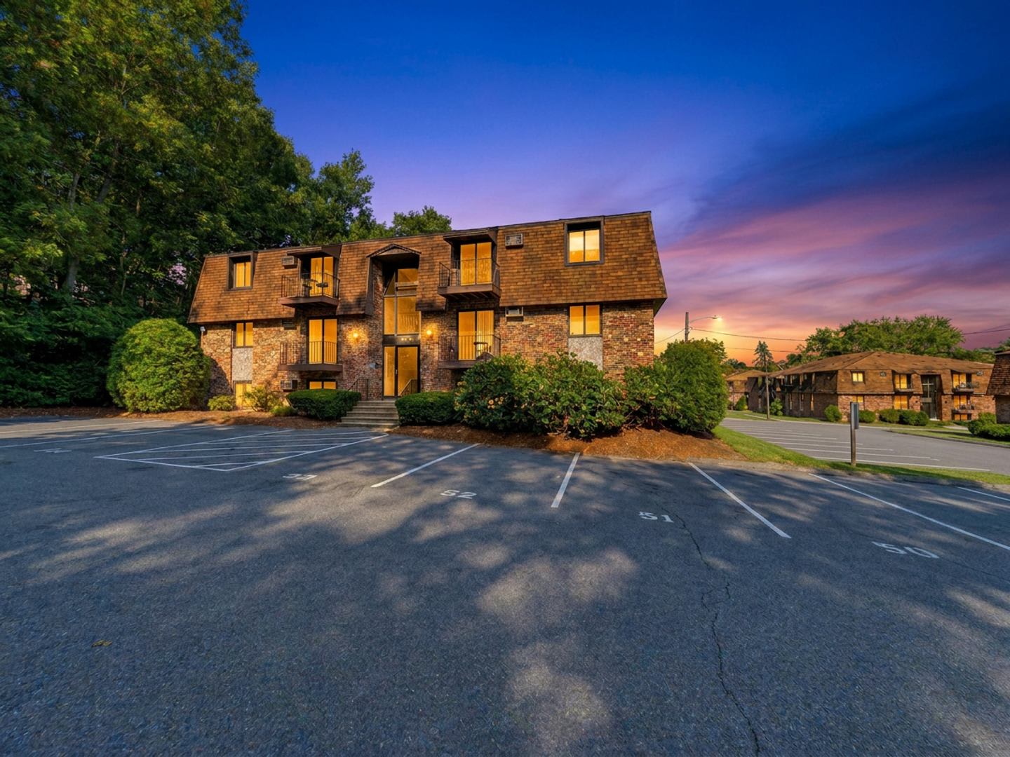 Welcome To 645 W Lowell Ave Unit 16 A Beautifully Updated 2 Bedroom 1 Bath Condominium Offering Modern Finishes A Private Balcony And Heat Hot Water Included – photo 2