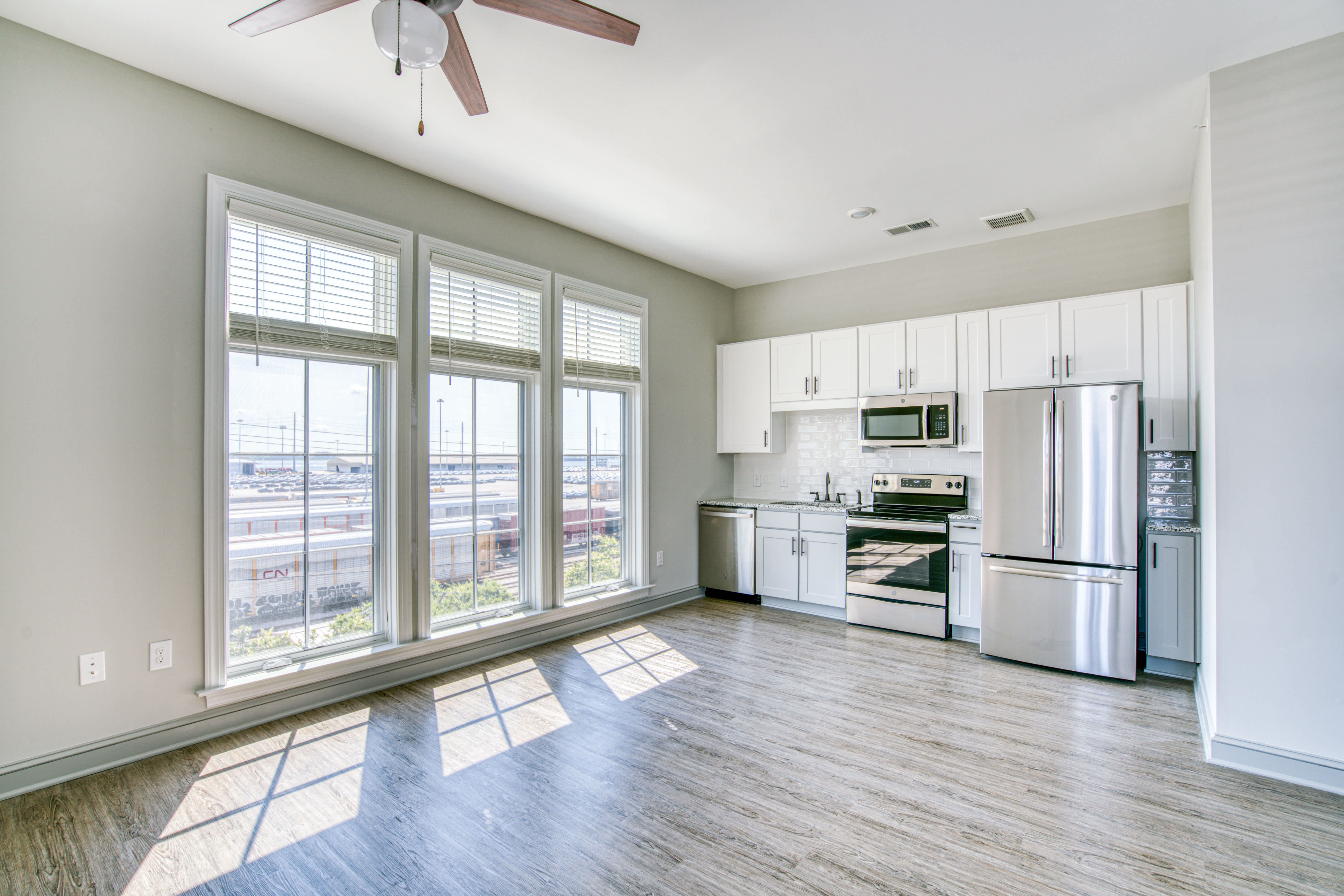 655 East Bay – photo 3