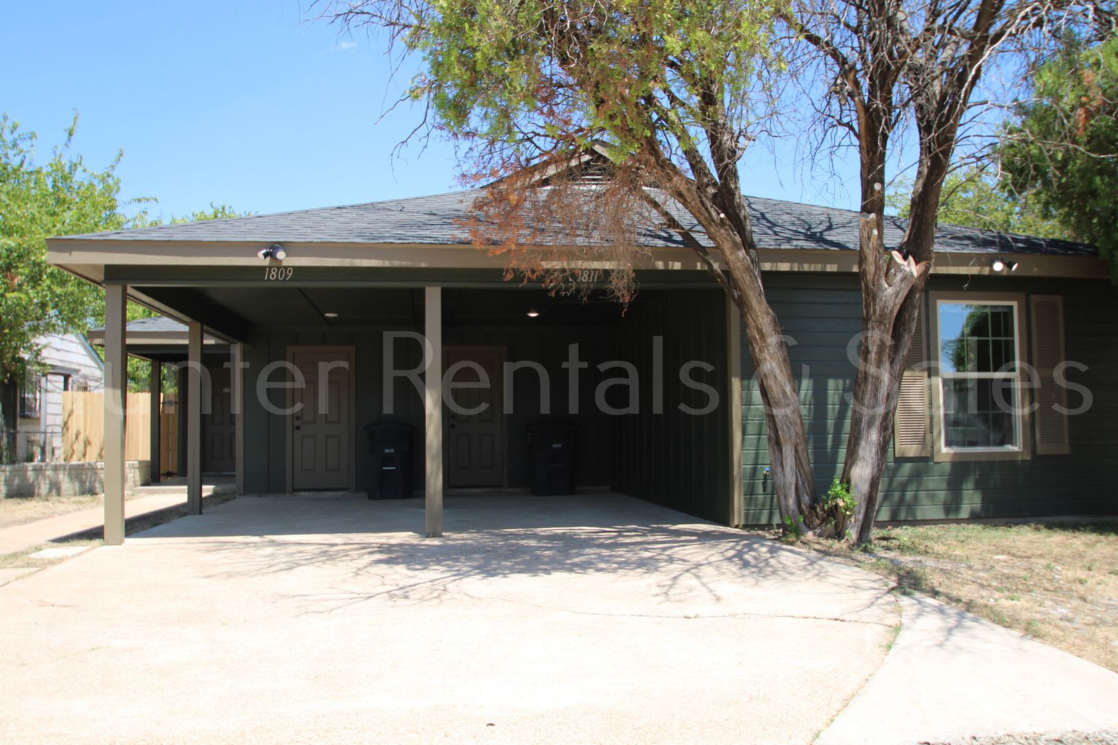 Newly Renovated 2-Bedroom Duplex – photo 1