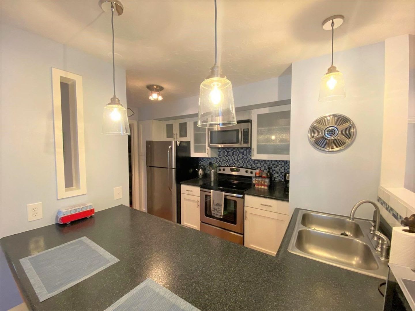 1 Bedroom just minutes to DH – photo 2