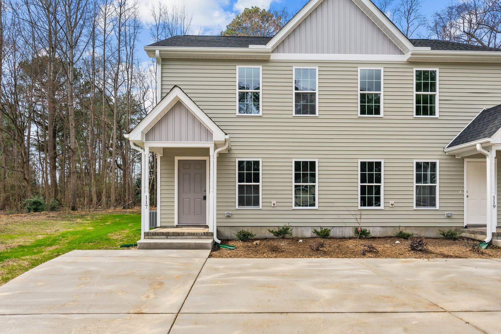 Fall in Love with the Kitchen Island in this Newley Built Home 2022 – photo 2