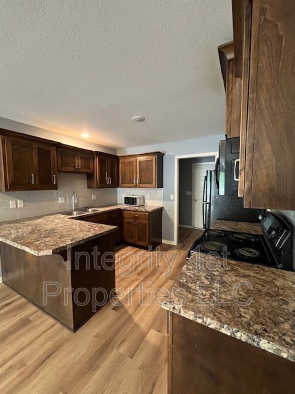 6323 NE 44th St – photo 3