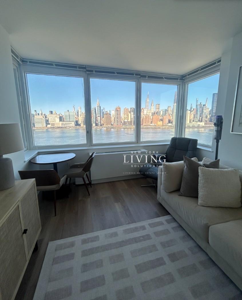 5241 Center BOULEVARD – photo 1