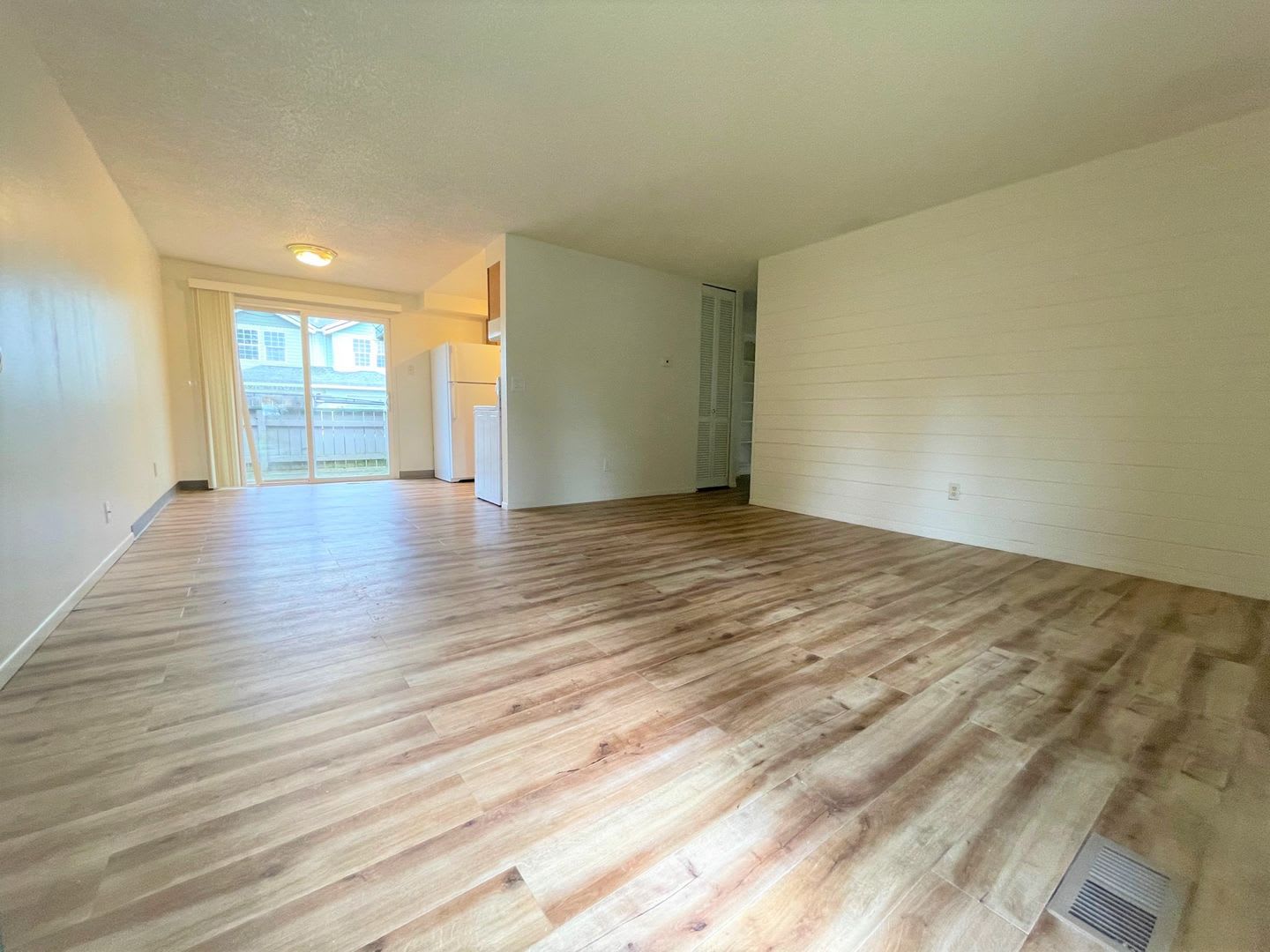 1330 S Ivy Street Charming Updated Duplex With Brand New Carpet – photo 2