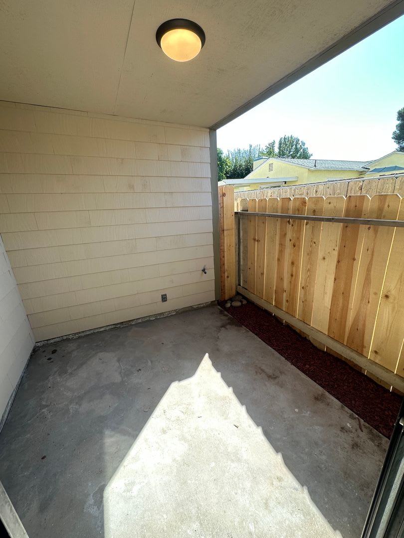 Beautiful, Upgraded, 3 Story Townhome w/Attached Garage, Central A/C, W/D – photo 3